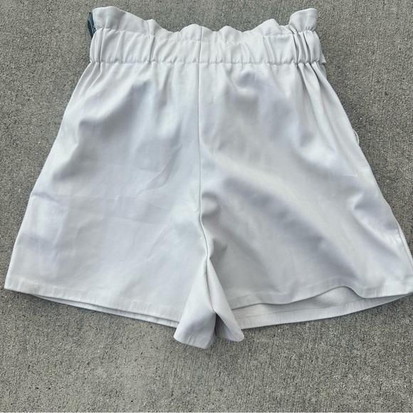 The Impeccable Pig Light Gray High-Waist Shorts   PM5 - Picture 3 of 4